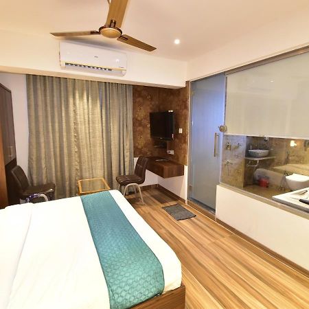 Hotel Candor Amigo Airoli Mind Space Navi Mumbai Extérieur photo