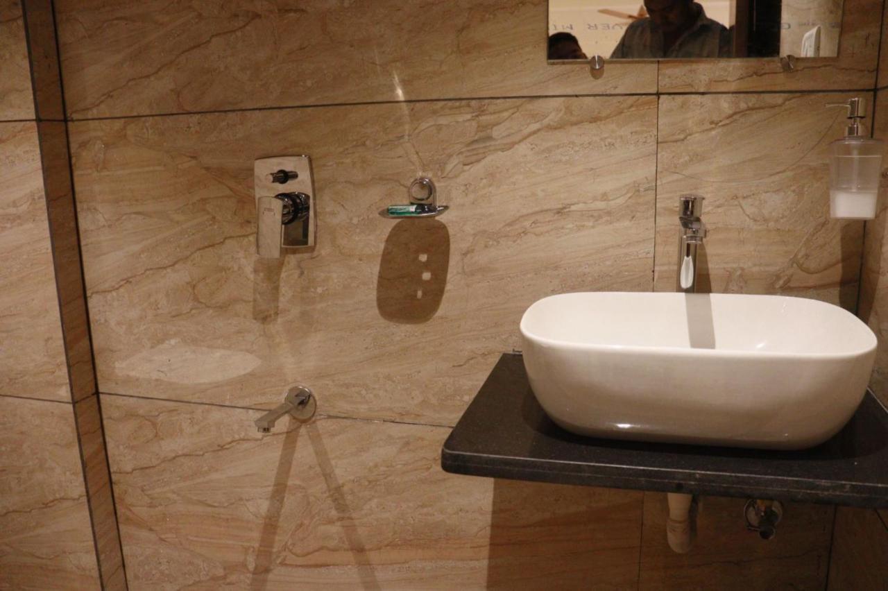 Hotel Candor Amigo Airoli Mind Space Navi Mumbai Extérieur photo