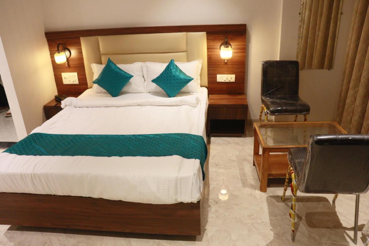 Hotel Candor Amigo Airoli Mind Space Navi Mumbai Extérieur photo