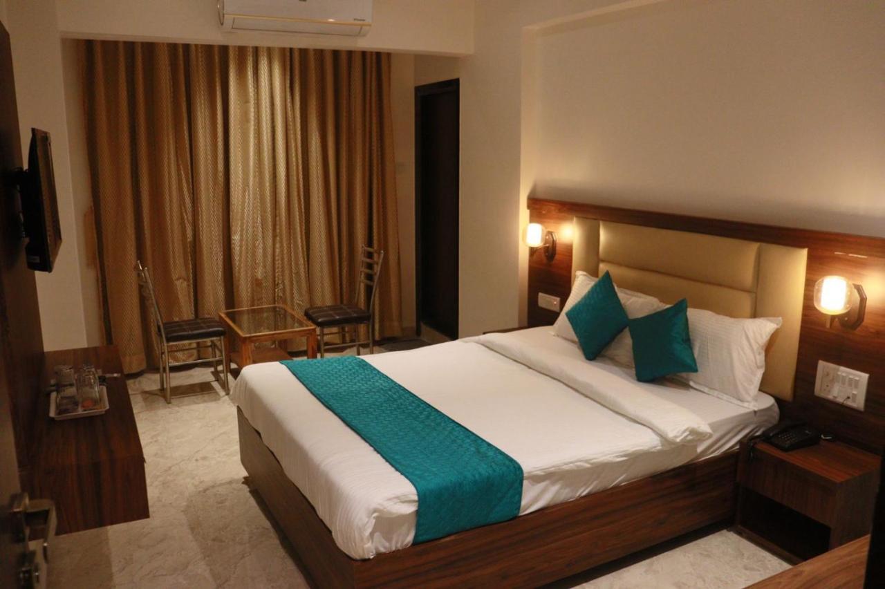 Hotel Candor Amigo Airoli Mind Space Navi Mumbai Extérieur photo