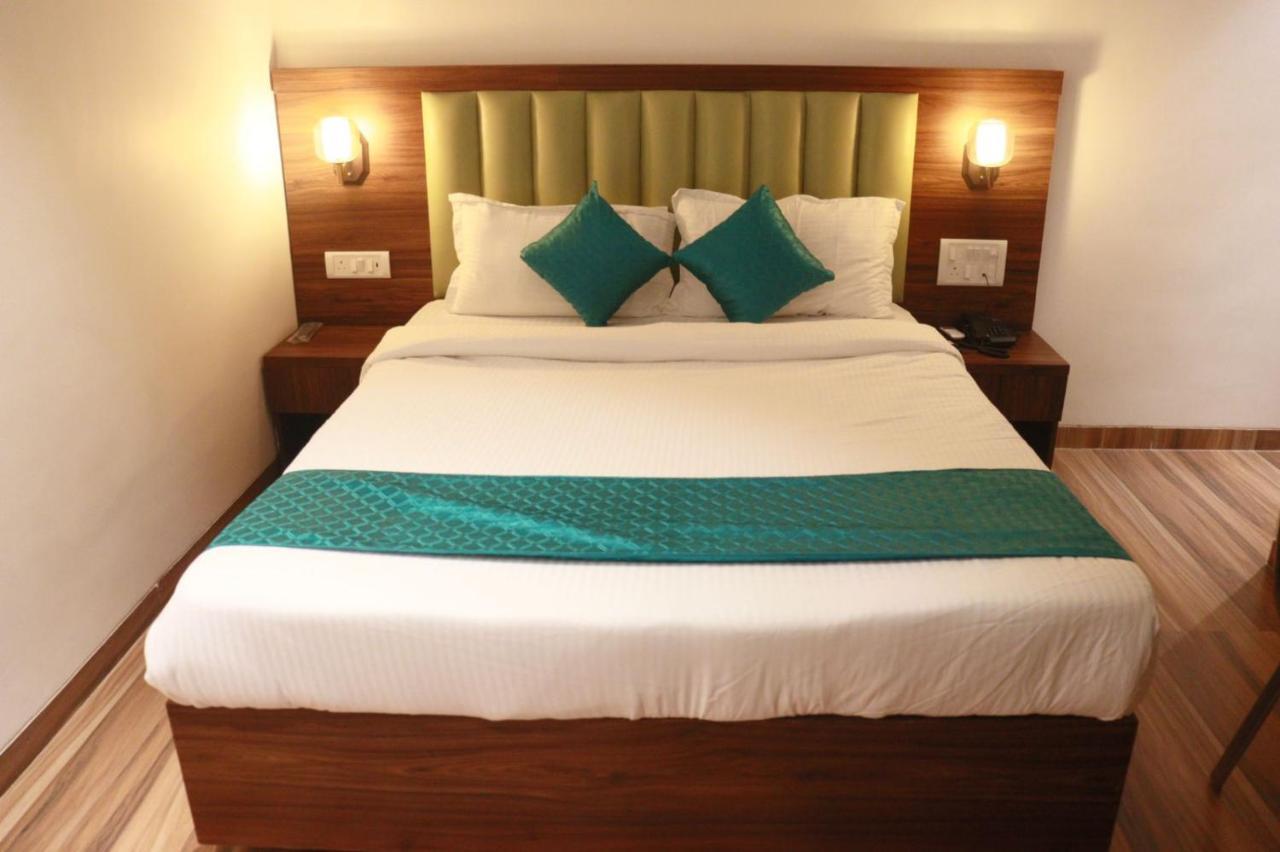 Hotel Candor Amigo Airoli Mind Space Navi Mumbai Extérieur photo