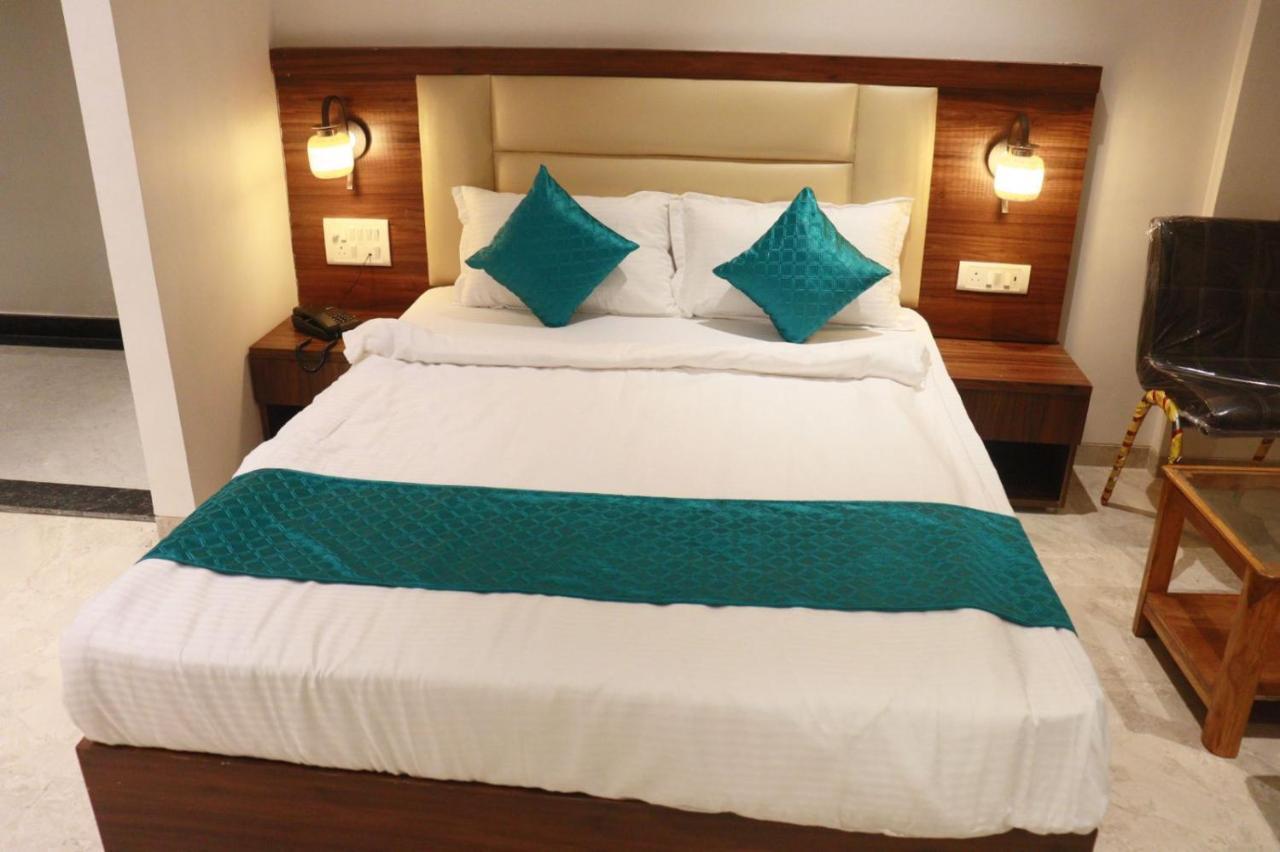 Hotel Candor Amigo Airoli Mind Space Navi Mumbai Extérieur photo
