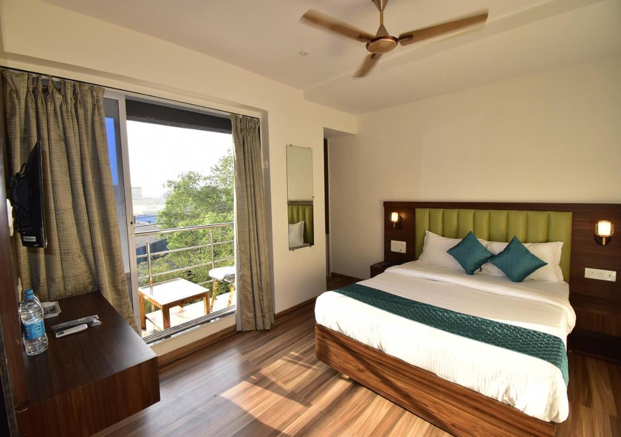 Hotel Candor Amigo Airoli Mind Space Navi Mumbai Extérieur photo