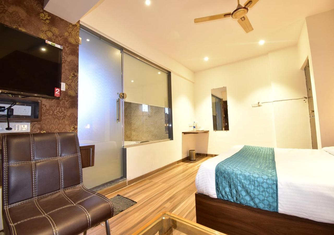 Hotel Candor Amigo Airoli Mind Space Navi Mumbai Extérieur photo