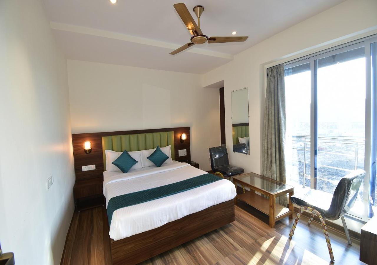 Hotel Candor Amigo Airoli Mind Space Navi Mumbai Extérieur photo