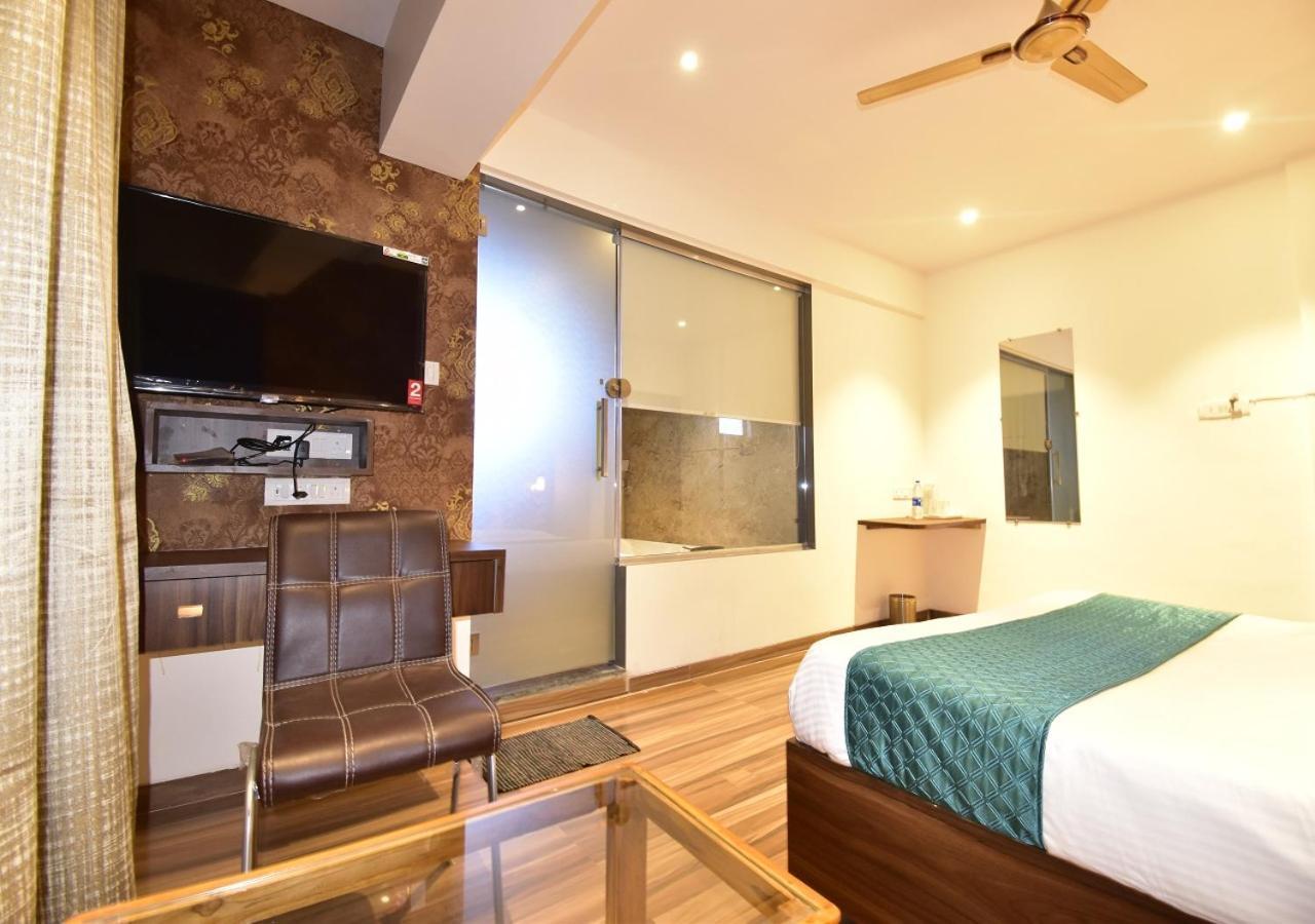 Hotel Candor Amigo Airoli Mind Space Navi Mumbai Extérieur photo