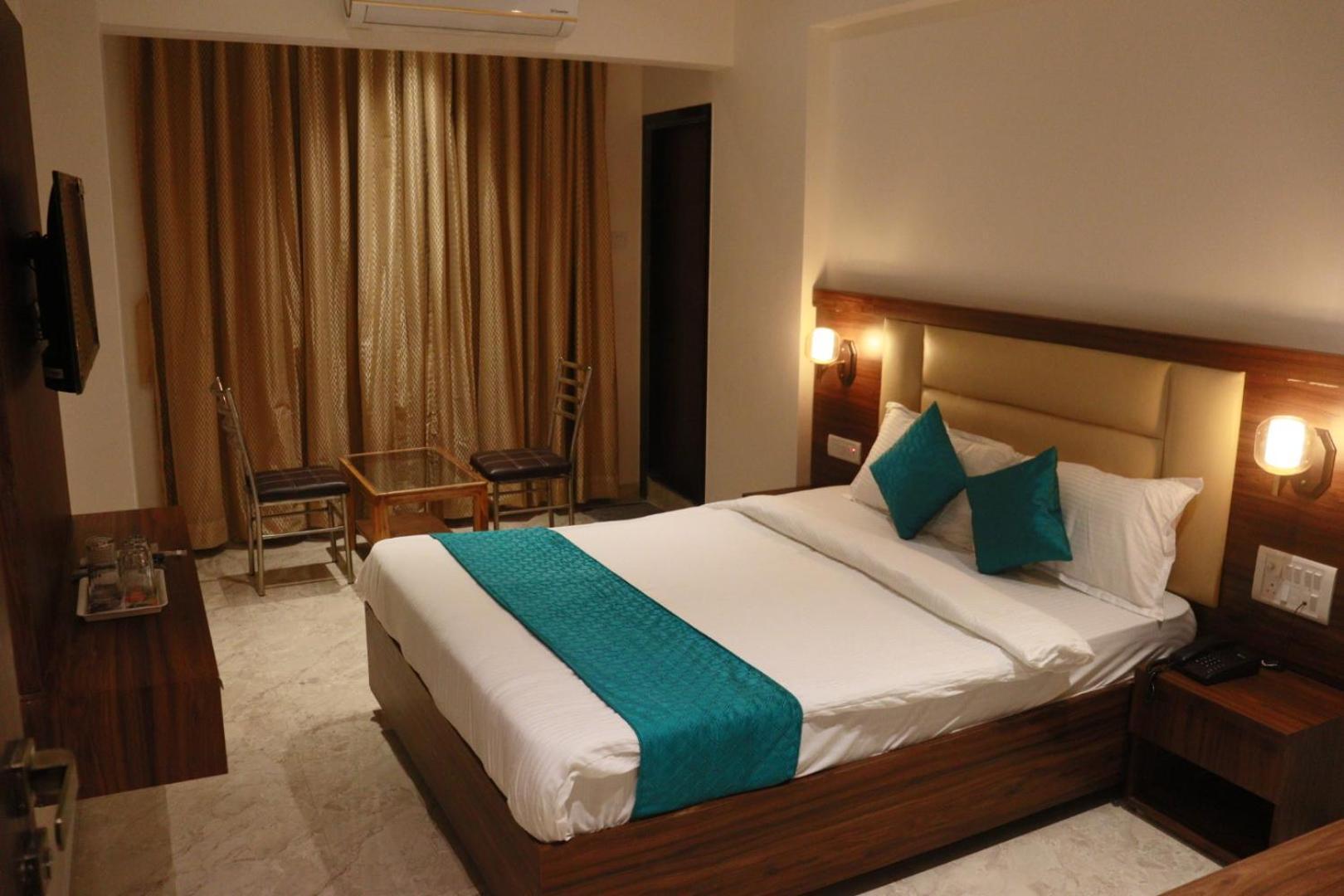 Hotel Candor Amigo Airoli Mind Space Navi Mumbai Extérieur photo