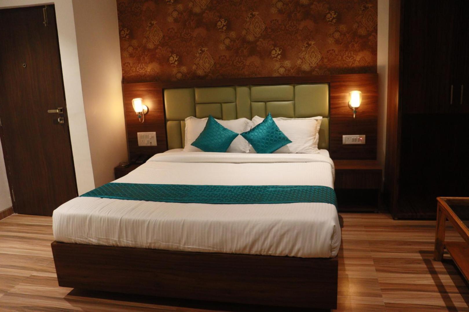 Hotel Candor Amigo Airoli Mind Space Navi Mumbai Extérieur photo