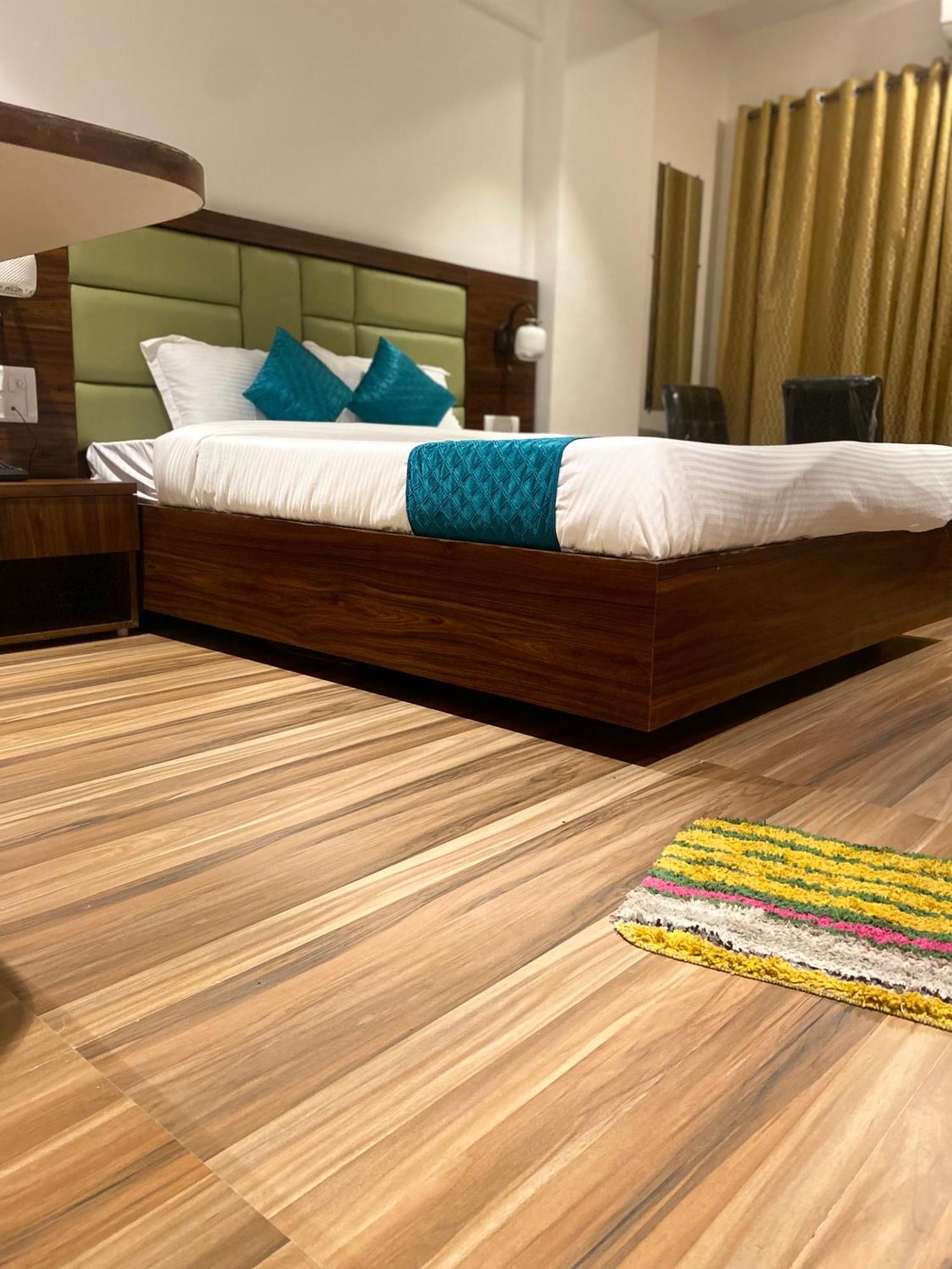 Hotel Candor Amigo Airoli Mind Space Navi Mumbai Extérieur photo